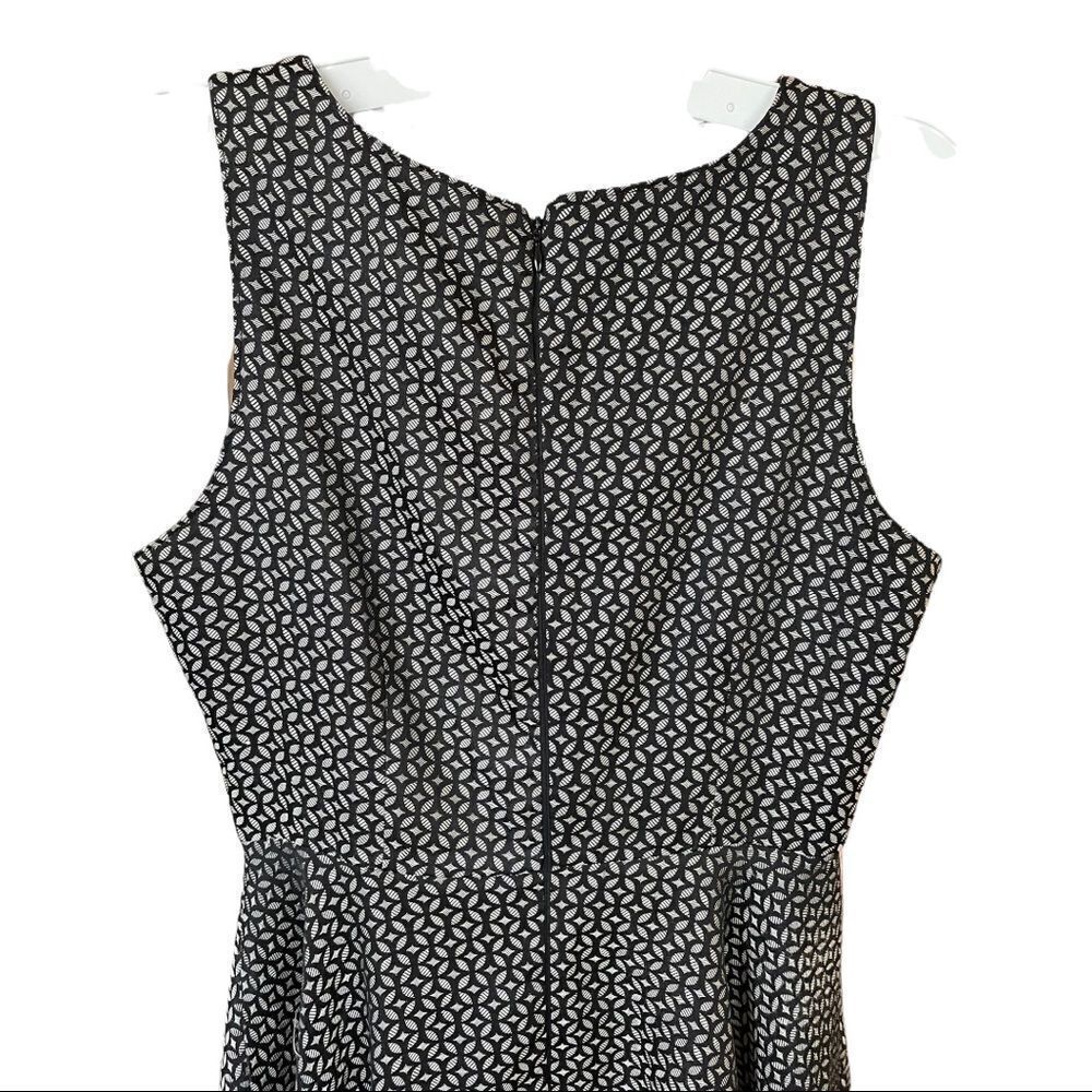 ‎GEOMETRIC SLEEVELESS DRESS - Picture 5 of 8
